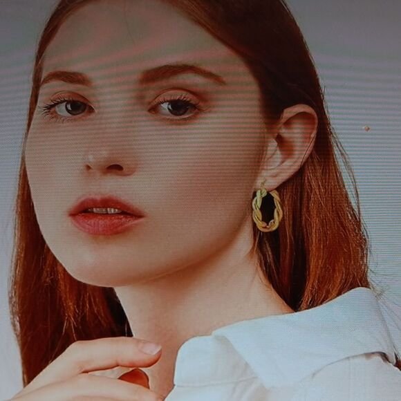 New Twisted Chunky Hoops Gold Hypoallergenic New Women's - Picture 1 of 5